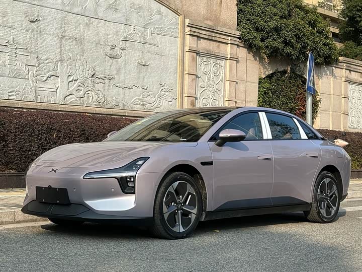 Фото 1 - XPeng Mona M03