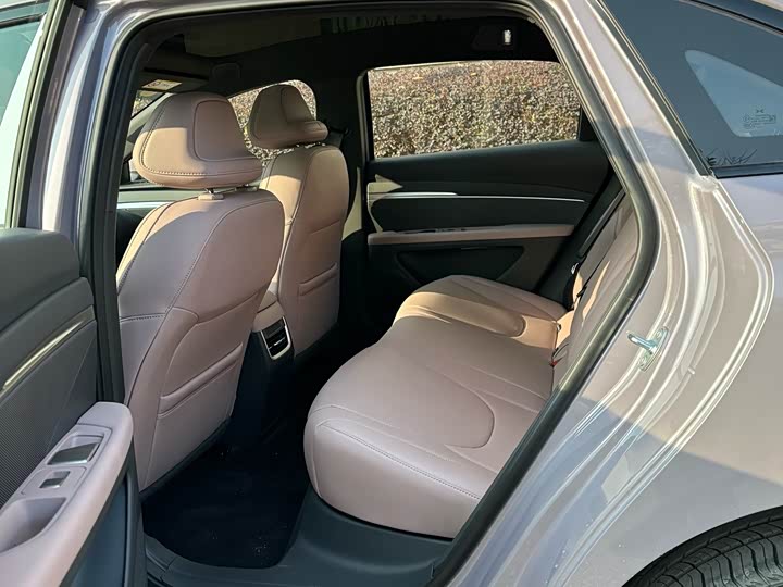 Фото 6 - XPeng Mona M03