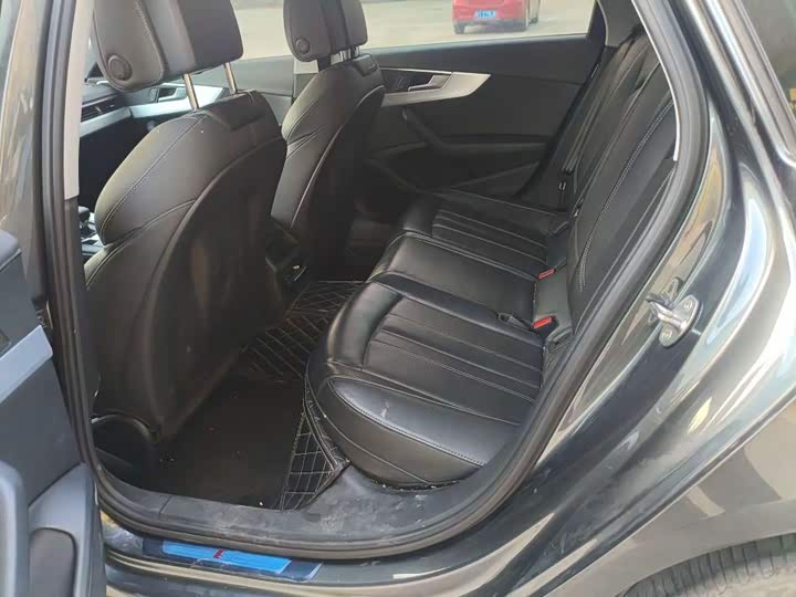 Фото 5 - Audi A4L