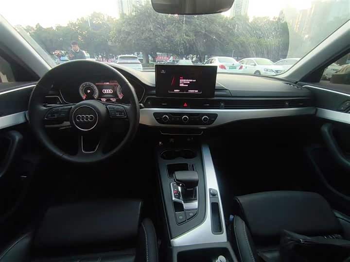 Фото 6 - Audi A4L