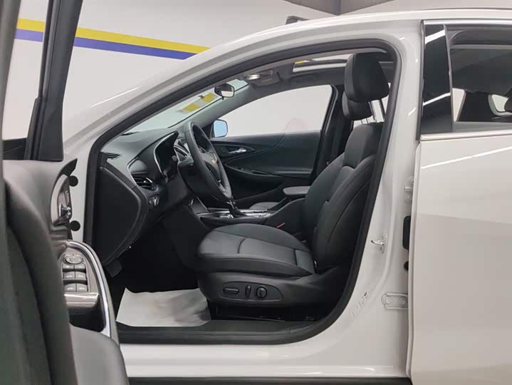 Фото 9 - Chevrolet Malibu XL