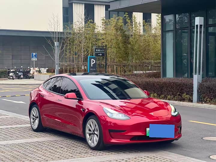 Фото 2 - Tesla Model 3