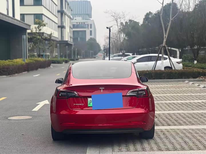 Фото 4 - Tesla Model 3