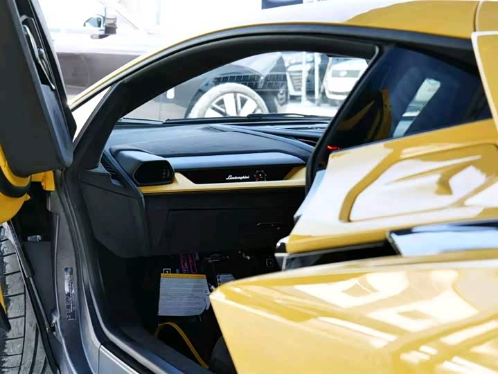 Фото 8 - Lamborghini Revuelto