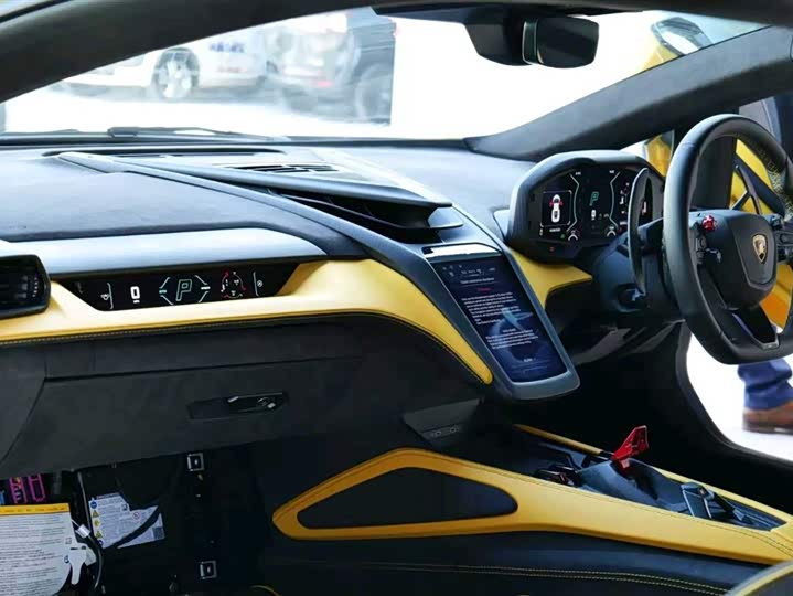 Фото 9 - Lamborghini Revuelto