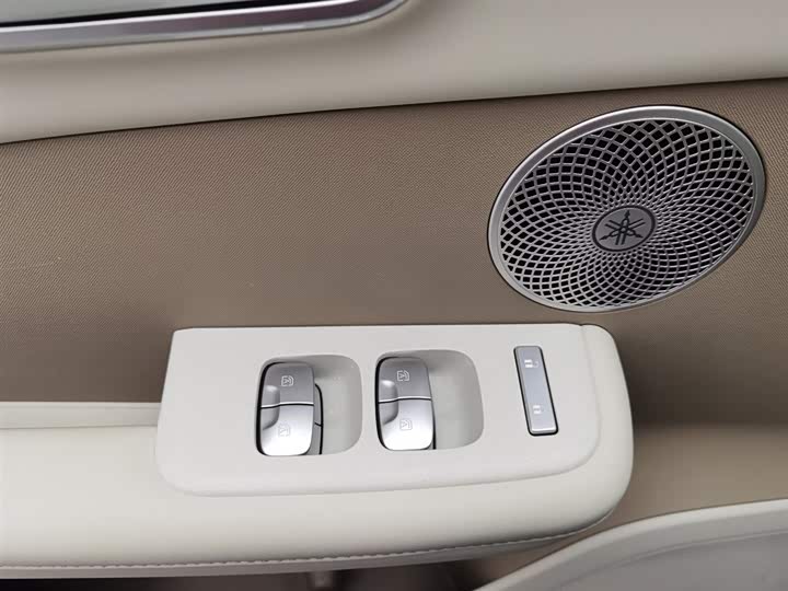 Фото 9 - Toyota bZ3X