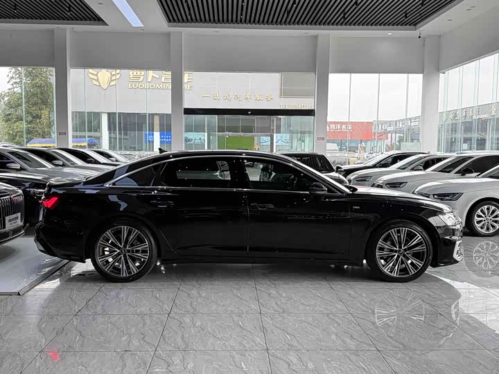 Фото 7 - Audi A6L