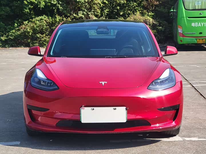 Фото 2 - Tesla Model 3