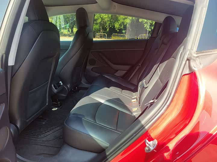 Фото 5 - Tesla Model 3