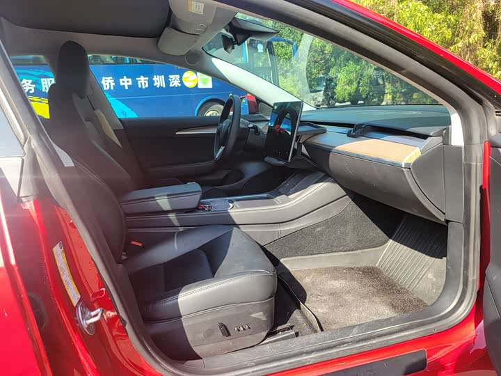 Фото 6 - Tesla Model 3