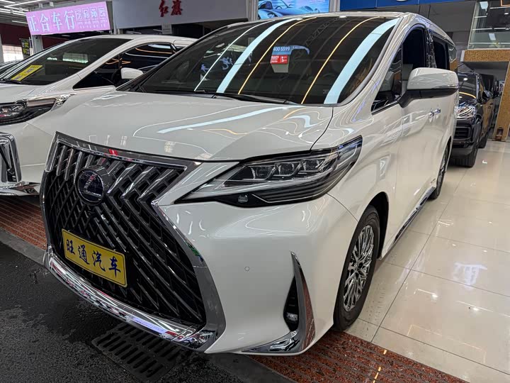 Фото 1 - Lexus LM