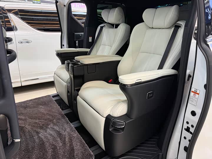 Фото 8 - Lexus LM