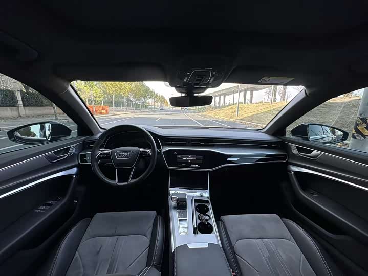 Фото 4 - Audi A6L