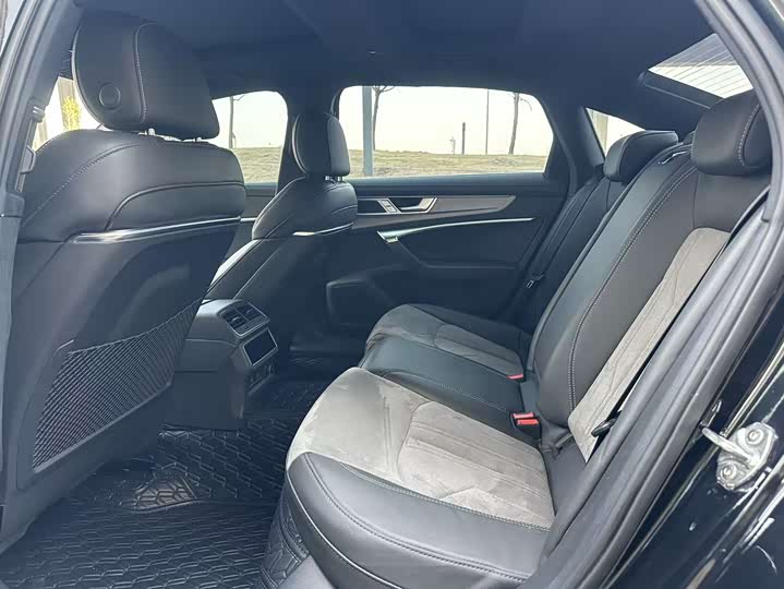 Фото 6 - Audi A6L