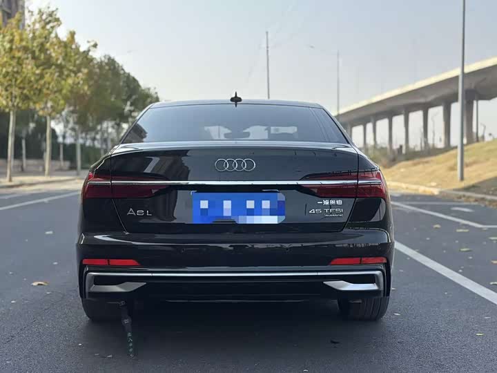 Фото 7 - Audi A6L