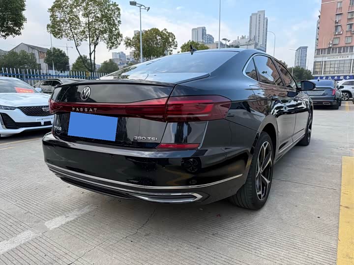 Фото 9 - Volkswagen Passat