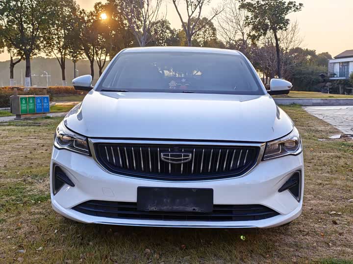 Фото 2 - Geely Emgrand