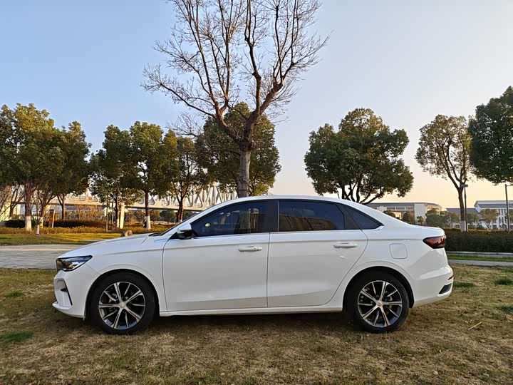 Фото 4 - Geely Emgrand