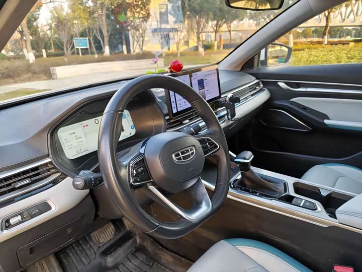 Фото 8 - Geely Emgrand