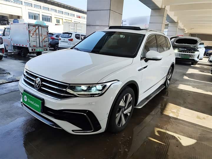Фото 2 - Volkswagen Tiguan L Pro
