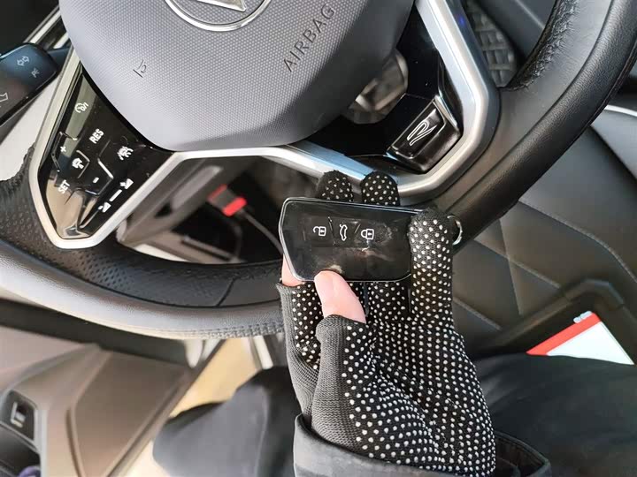 Фото 9 - Volkswagen Tiguan L Pro