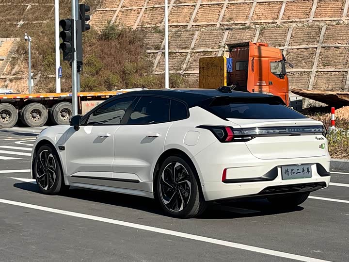 Фото 4 - Zeekr 001