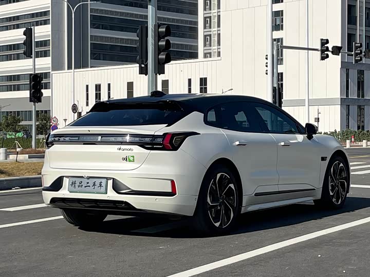 Фото 6 - Zeekr 001