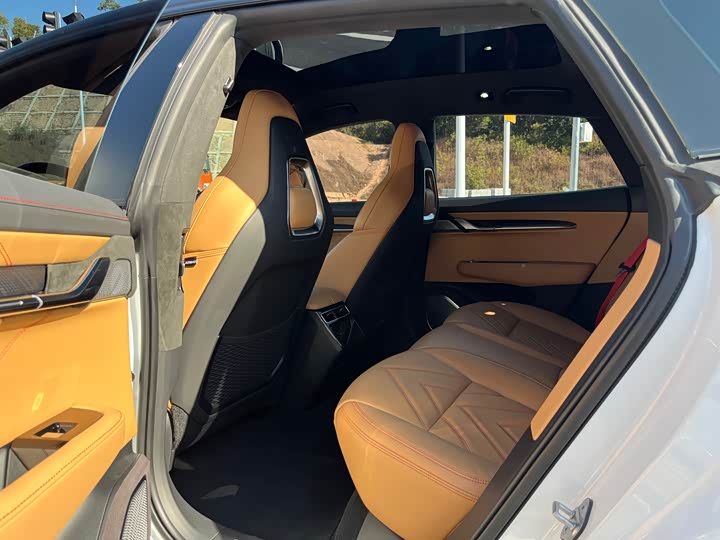 Фото 9 - Zeekr 001