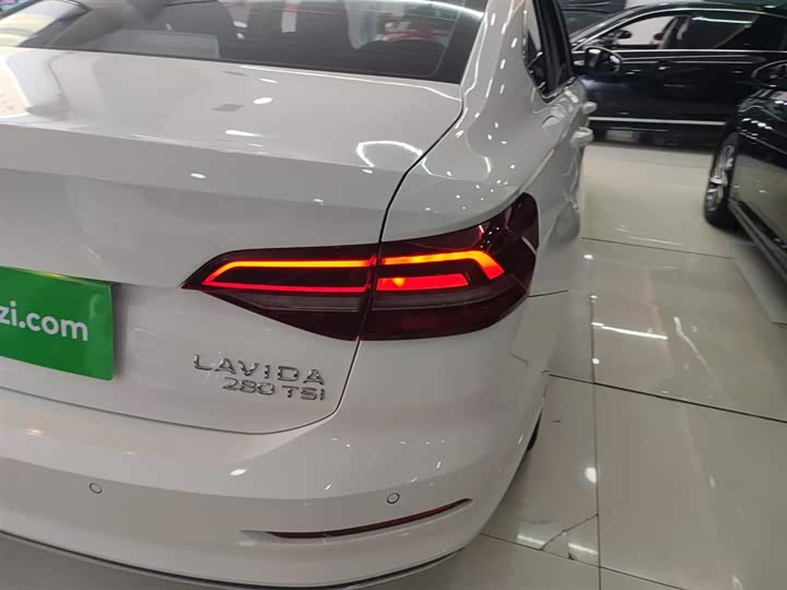 Фото 8 - Volkswagen Lavida