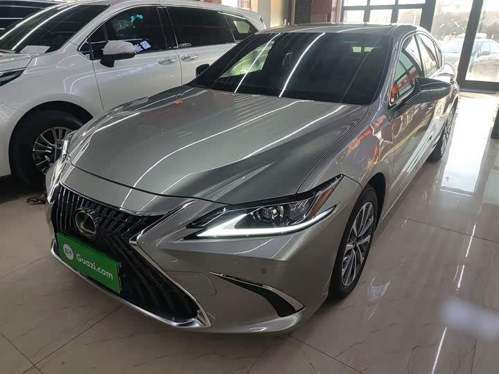 Фото 2 - Lexus ES