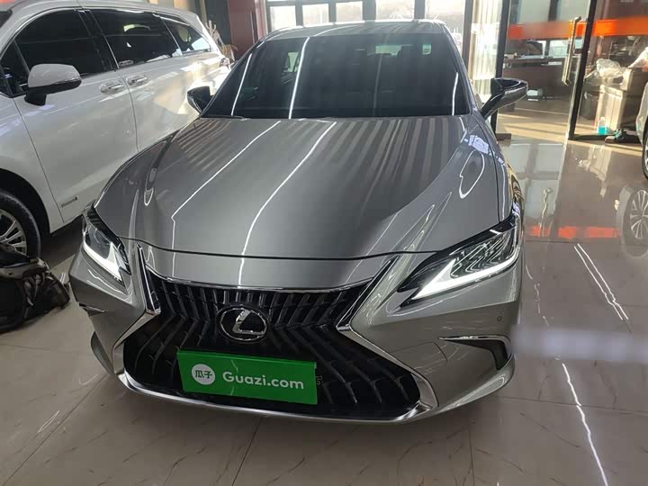 Фото 3 - Lexus ES