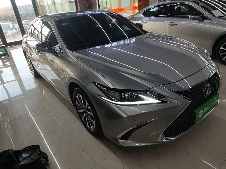Фото 4 - Lexus ES