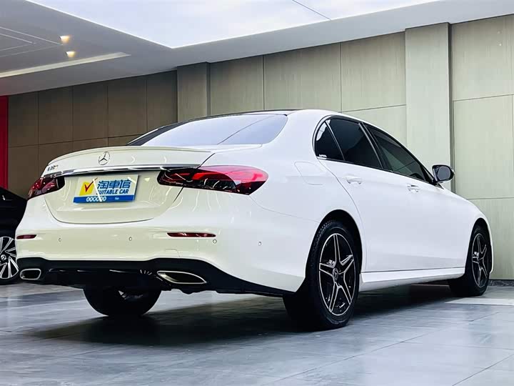 Фото 4 - Mercedes-Benz E-Class