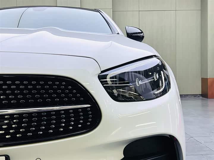 Фото 7 - Mercedes-Benz E-Class