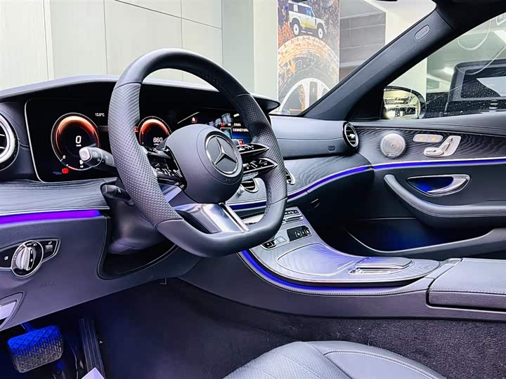 Фото 8 - Mercedes-Benz E-Class