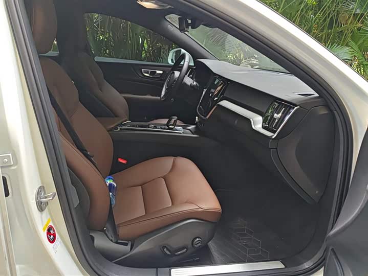 Фото 8 - Volvo S60