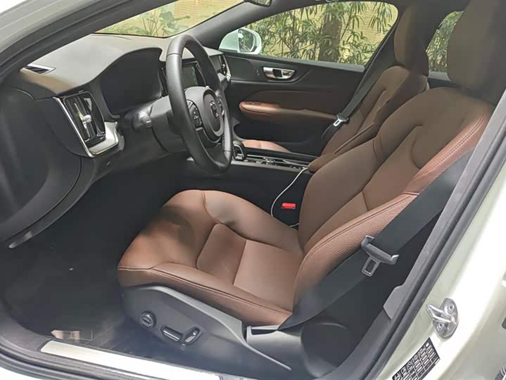 Фото 9 - Volvo S60