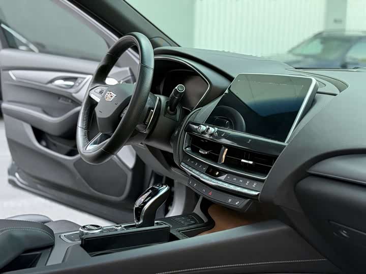 Фото 8 - Cadillac CT5
