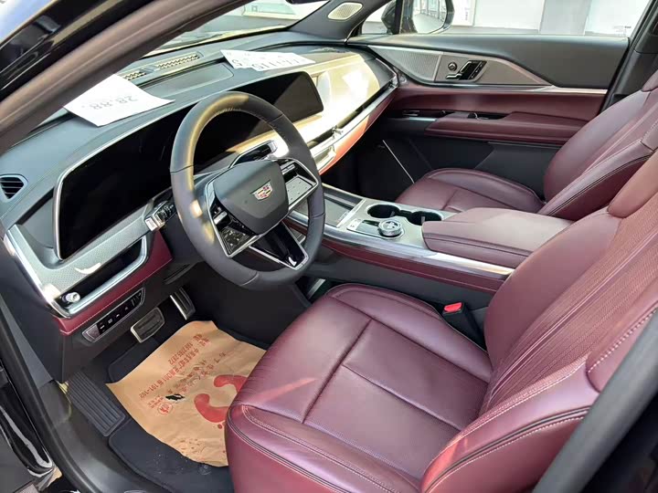 Фото 4 - Cadillac XT5