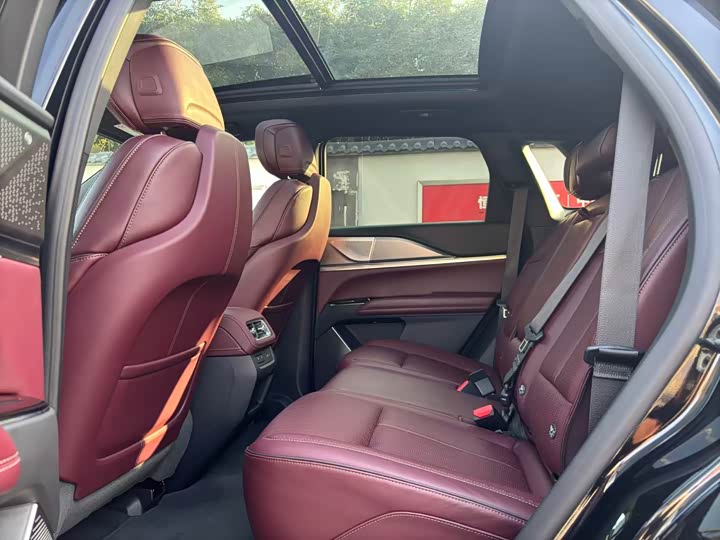 Фото 6 - Cadillac XT5