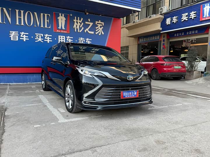 Фото 3 - Toyota Sienna