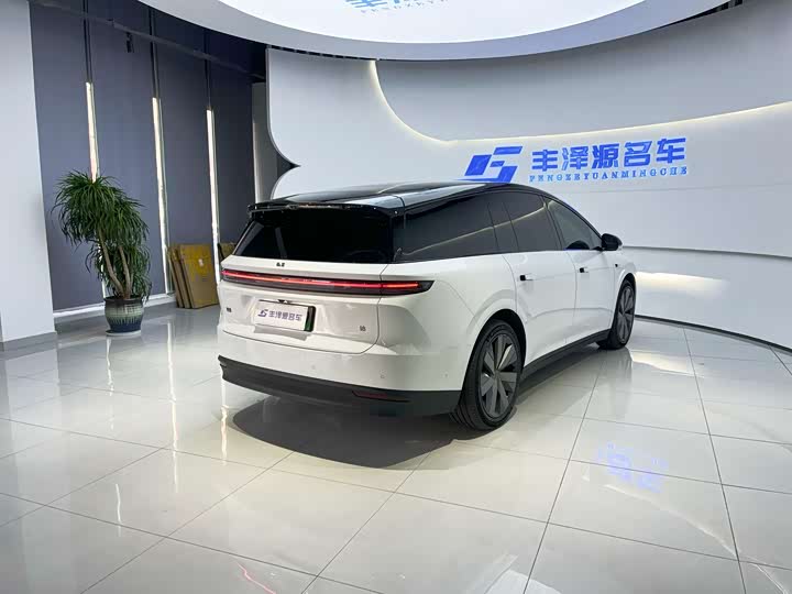 Фото 4 - LiXiang i8