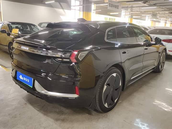 Фото 3 - Zeekr 001