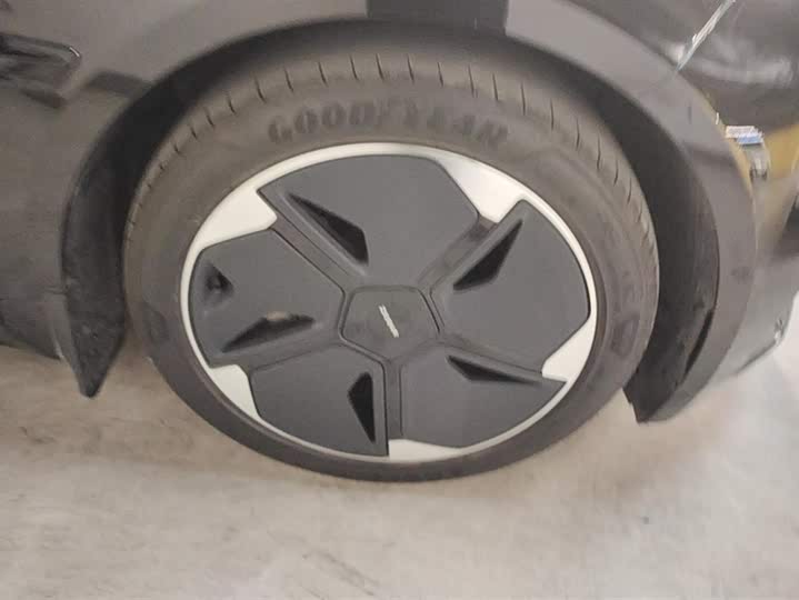 Фото 6 - Zeekr 001