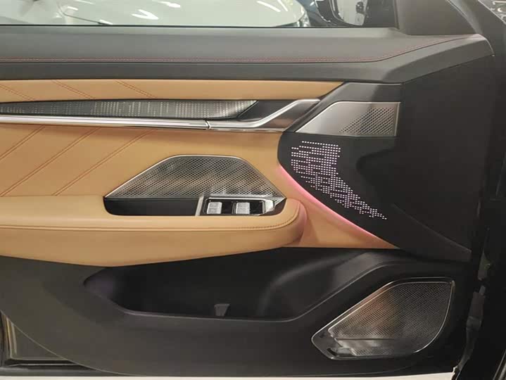 Фото 7 - Zeekr 001