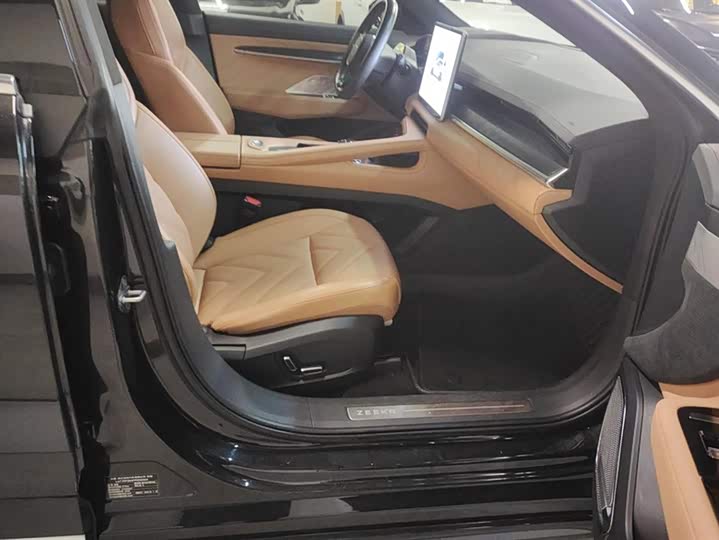 Фото 8 - Zeekr 001