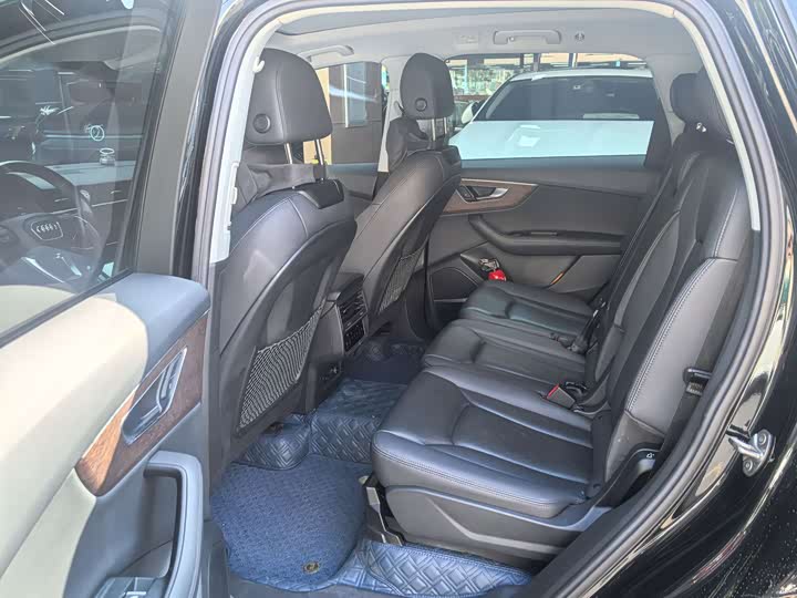 Фото 9 - Audi Q7