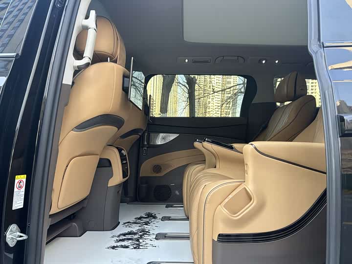 Фото 5 - Denza D9