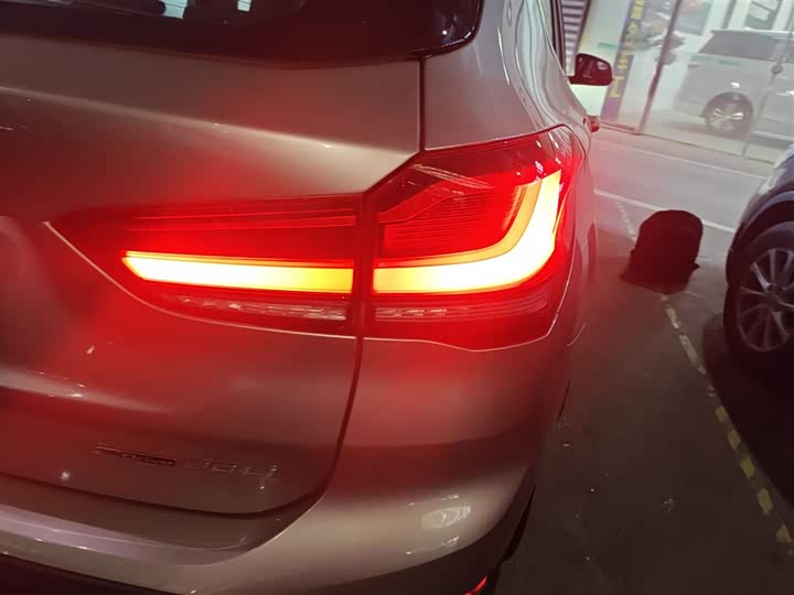 Фото 8 - BMW X1