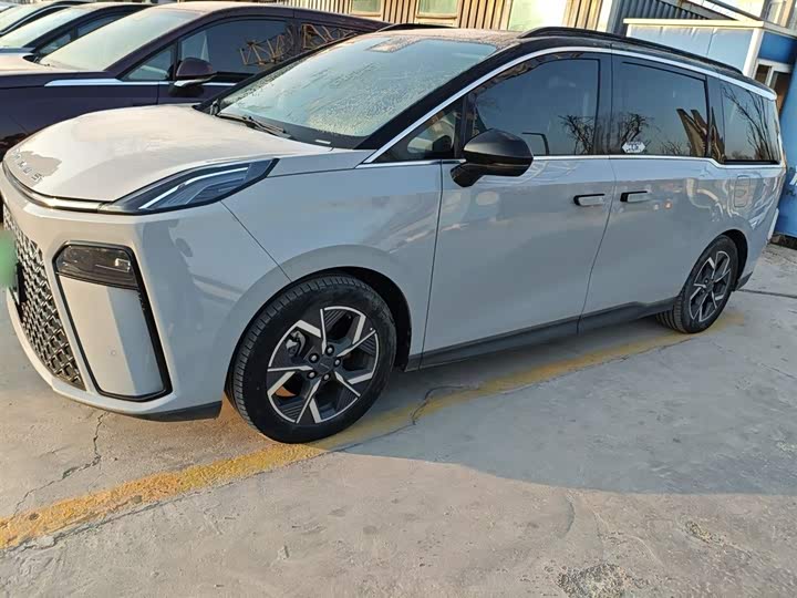 Фото 5 - Maxus G70